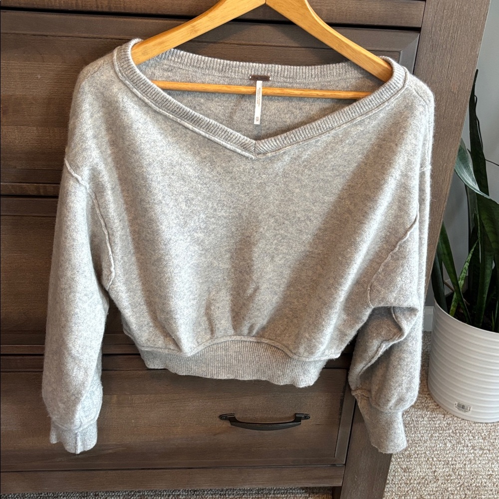 Free People Light Gray V-Neck Cropped Sweater 100% Cashmere - Picture 5 of 12